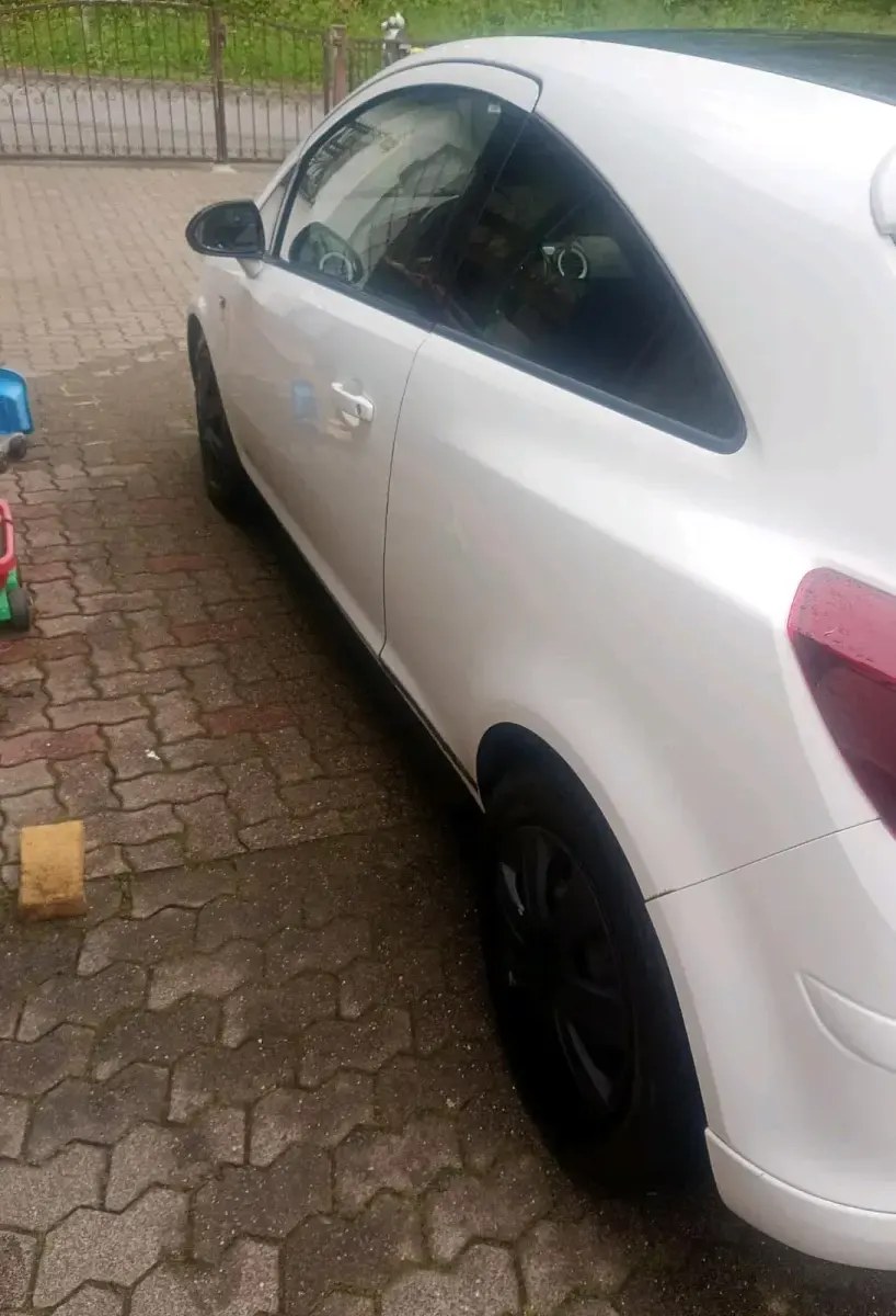 Usado Opel Corsa Edition 125 HP (91 kW) 2008 Branco Citadino