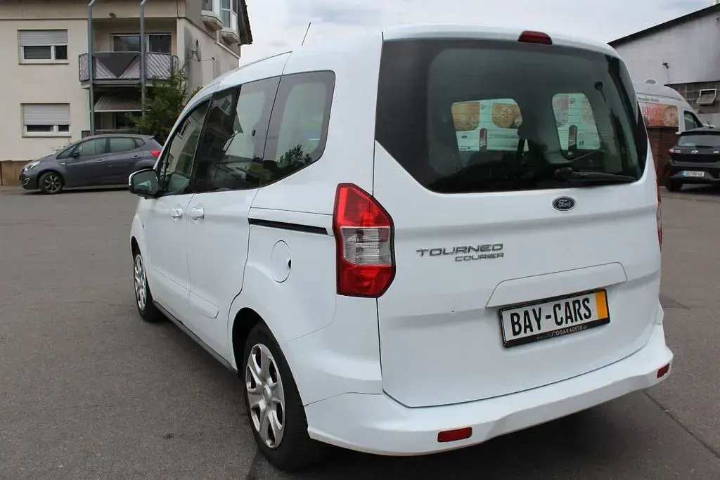 Gebraucht Ford Tourneo Courier 75 PS (55 kW) 2015 Frostweiß Van / Kleinbus