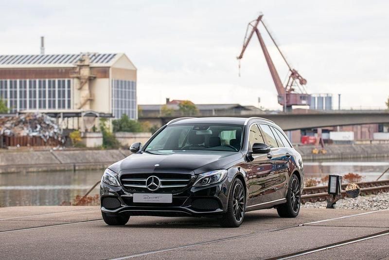 Schwarz Gebraucht 2017 Mercedes C180 Kombi | 16.900 € (Guter Preis) - Bild 1/4