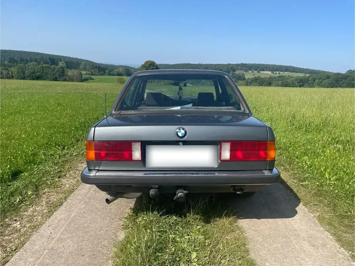 Gebraucht BMW 320 125 PS (91 kW) 1985 Grau Limousine