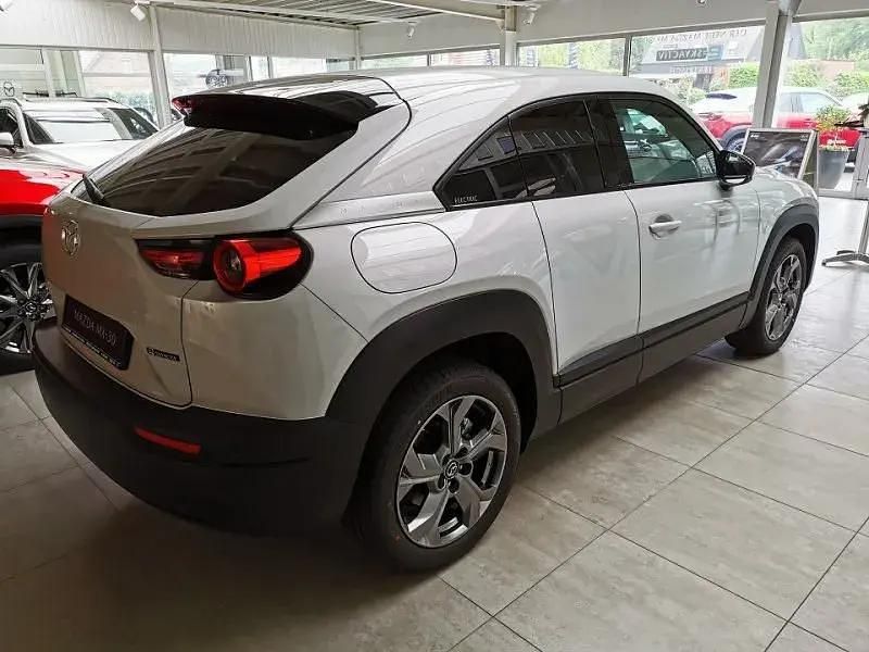 Gebraucht Mazda MX30 Comfort 107 kW (146 PS) 2021 Ceramic white (metallic) SUV