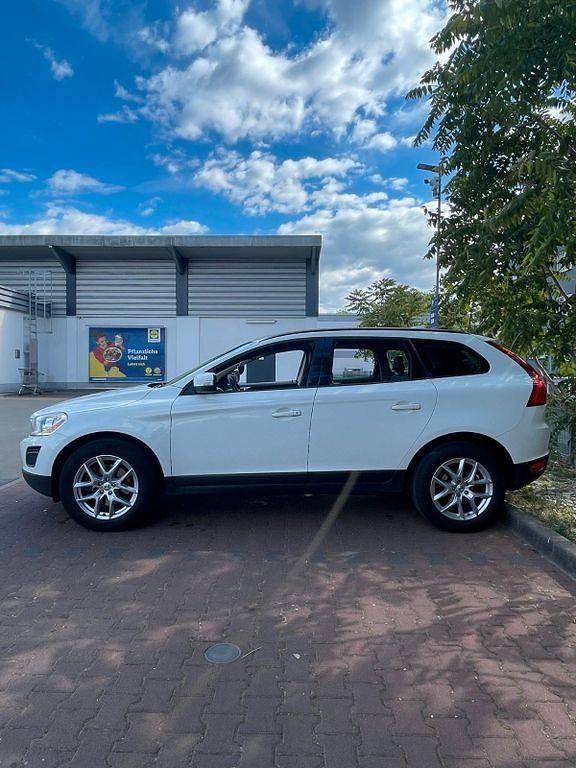 Gebraucht Volvo XC60 Momentum 163 PS (119 kW) 2011 Weiß SUV