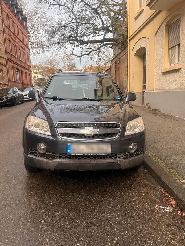 Grau Gebraucht 2008 Chevrolet Captiva SUV | 4.199 € (Etwas zu teuer) - Bild 1/4