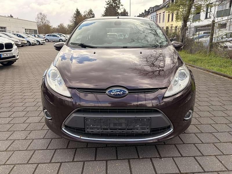 Gebraucht Ford Fiesta 90 PS (66 kW) 2010 Rot Kleinwagen