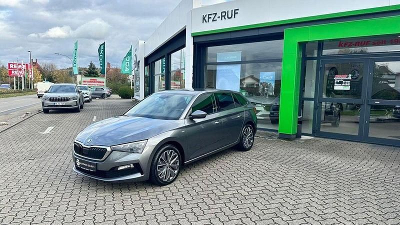Graphitegrau metallic Gebraucht 2022 Skoda Scala Tour Kleinwagen | 22.480 € (Etwas zu teuer) - Bild 1/4