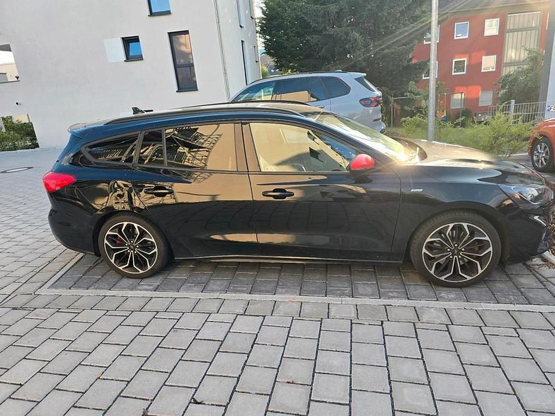 Gebraucht Ford Focus ST 182 PS (133 kW) 2019 Schwarz Kombi