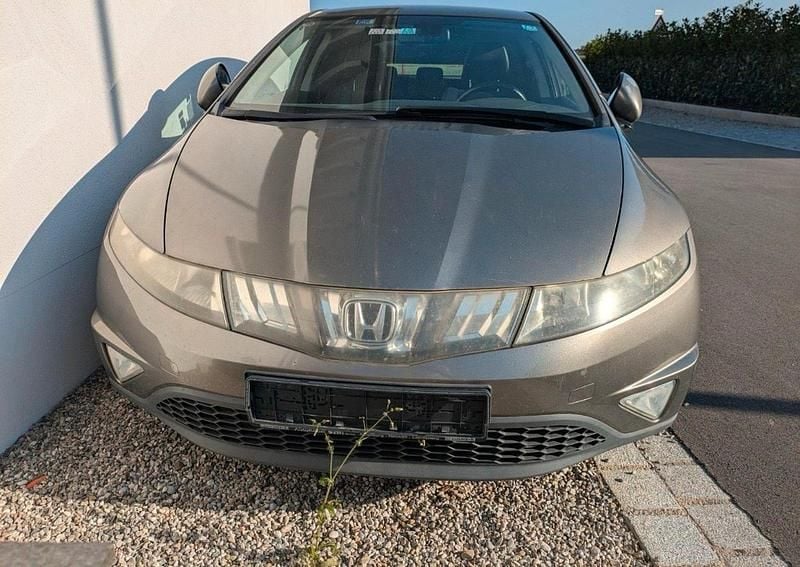 Grau Gebraucht 2007 Honda Civic Limousine | 1.850 € (Superpreis) - Bild 1/4
