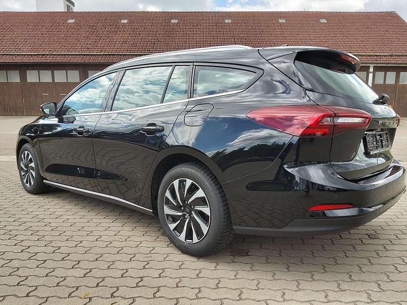 Gebraucht Ford Focus Titanium 125 PS (91 kW) 2023 Obsidianschwarz metallic Kombi