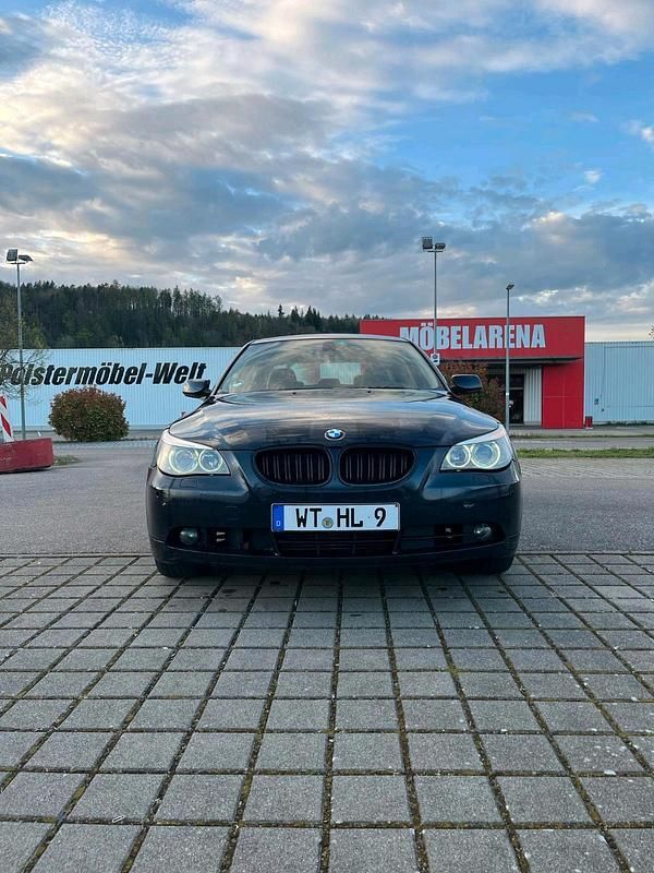 Blau Gebraucht 2004 BMW 530 Limousine | 4.200 € (Superpreis) - Bild 1/4