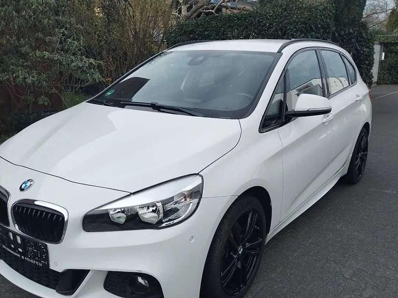 Alpinweiss 3 Gebraucht 2017 BMW 214 Active Tourer M Sport Van / Kleinbus | 11.300 € - Bild 1/4