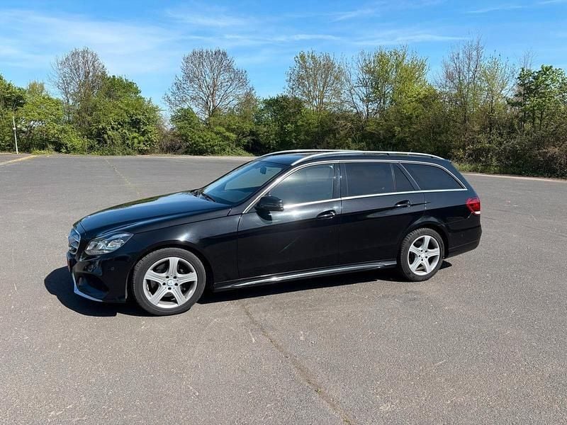Schwarz Gebraucht 2014 Mercedes E220 AMG line Kombi | 9.900 € (Guter Preis) - Bild 1/4