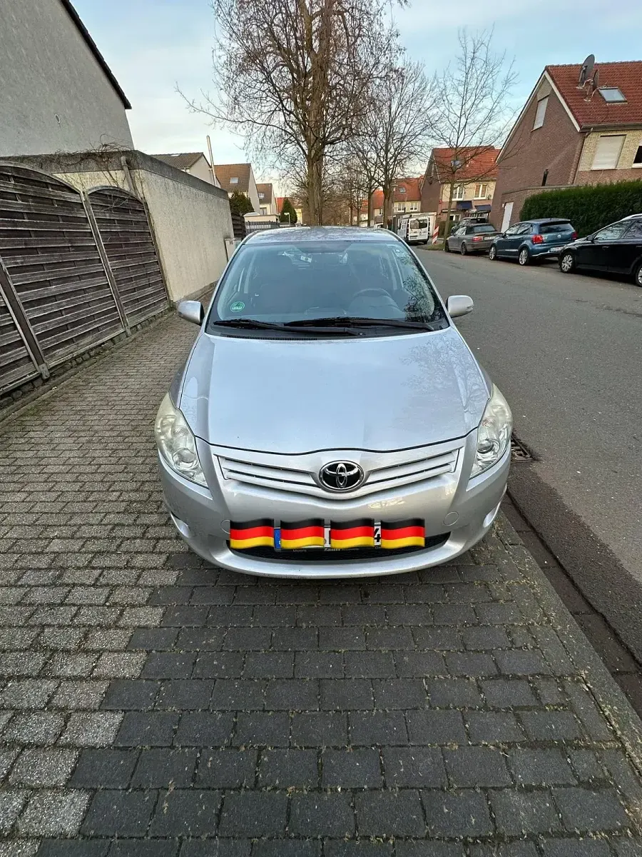 Brugt Toyota Auris 99 HK (72 kW) 2010 Grå Hatchback