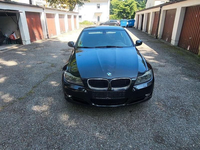 Schwarz Gebraucht 2011 BMW 318 Lifestyle Limousine | 7.250 € (Fairer Preis) - Bild 1/4