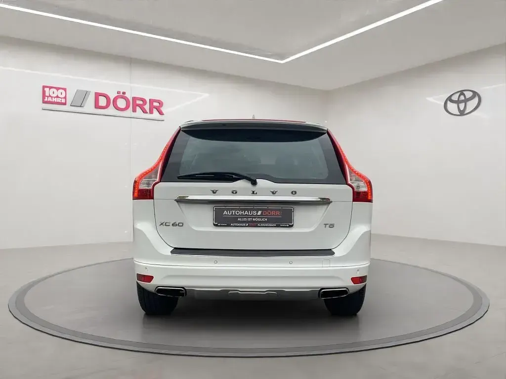 Gebraucht Volvo XC60 Kinetic 245 PS (180 kW) 2015 White solid ice white SUV