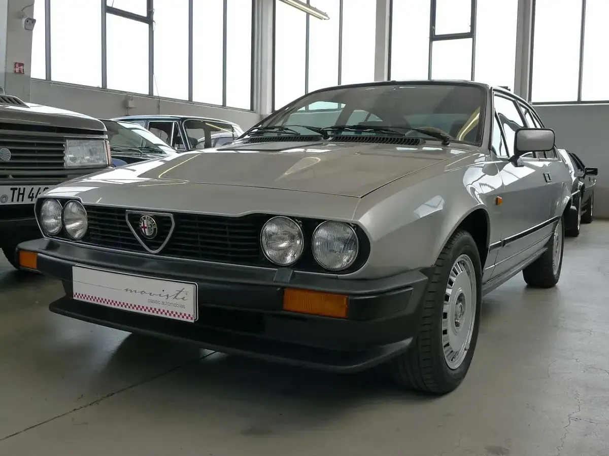 Gebraucht Alfa Romeo GTV 158 PS (116 kW) 1985 Grigio chiaro metallizzato Coupé