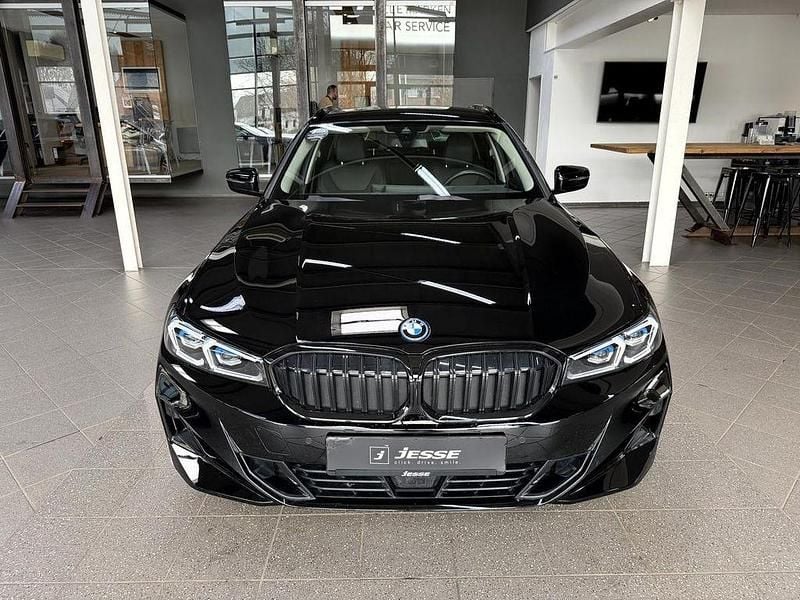 Gebraucht BMW 320e Sport Line 204 PS (150 kW) 2024 Schwarz Kombi