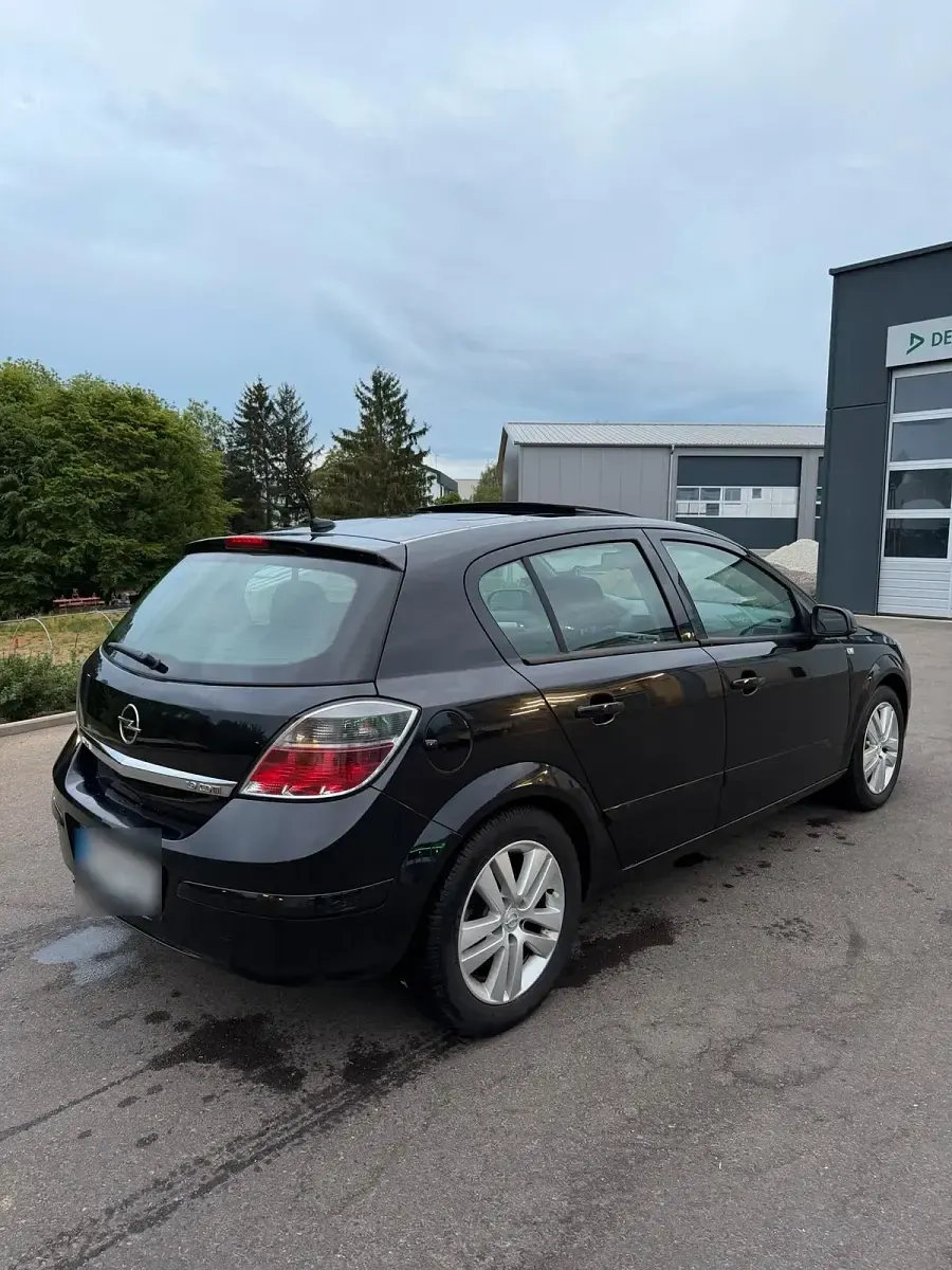 Usata Opel Astra 150 CV (110 kW) 2009 Nero Utilitaria