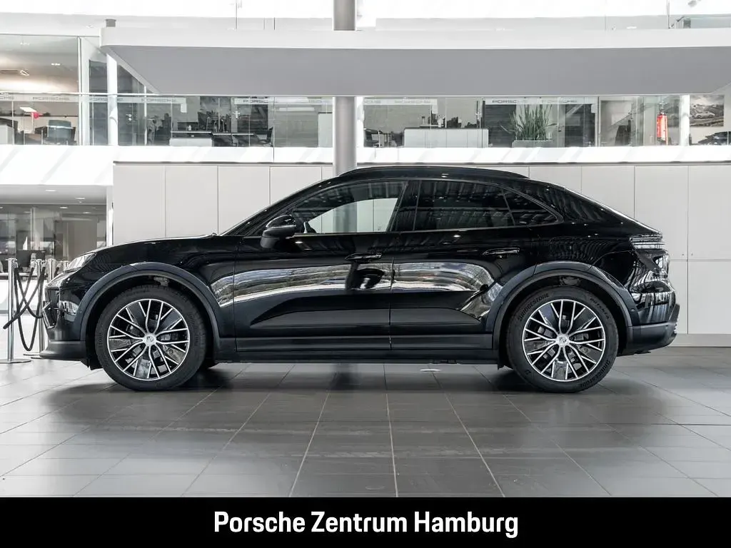 Second-hand Porsche Macan 4 Electric 300 kW (408 CP) 2025 Negru SUV