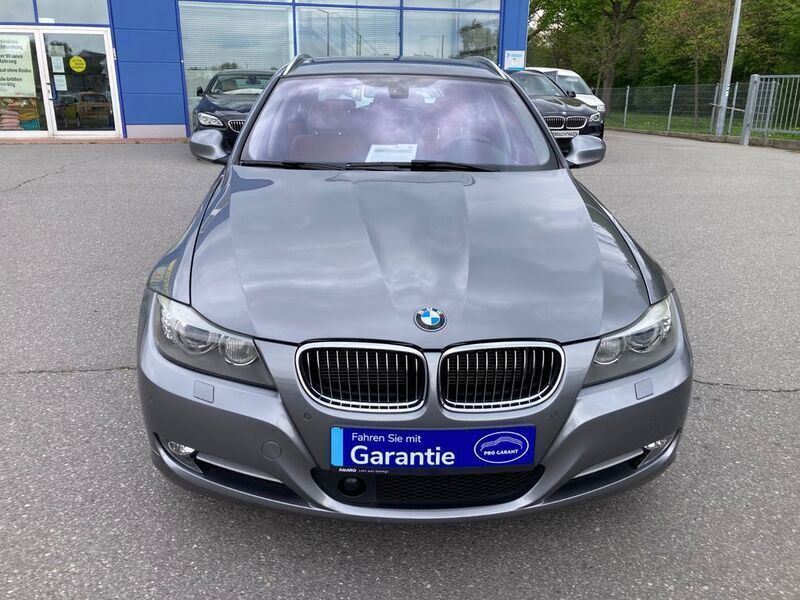 Grau Gebraucht 2012 BMW 330 Exclusive Kombi | 16.900 € - Bild 1/4