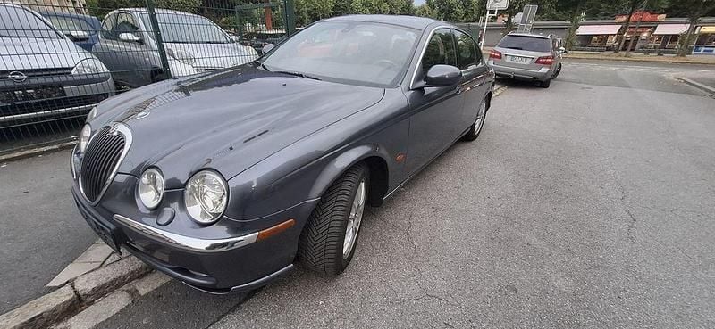 Grau Gebraucht 2002 Jaguar S-Type Executive Limousine | 9.900 € - Bild 1/4
