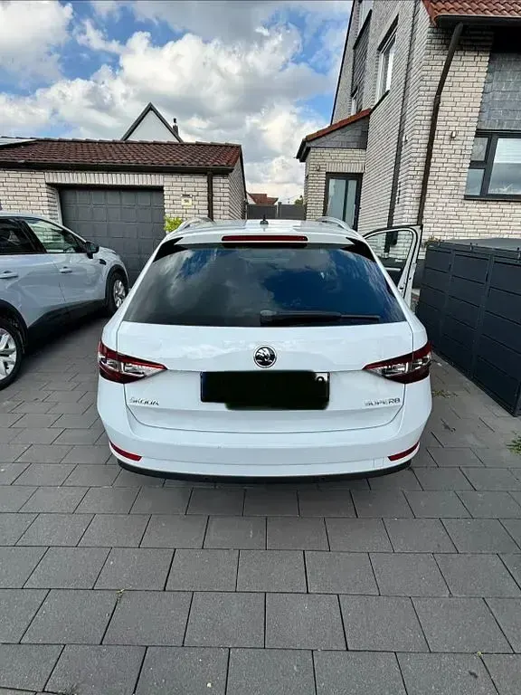 Gebraucht Skoda Superb Style 150 PS (110 kW) 2017 Weiß Kombi