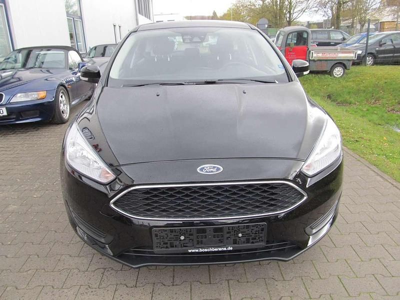Gebraucht Ford Focus Trend 101 PS (74 kW) 2015 Iridiumschwarz metallic Limousine