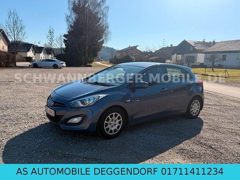 Gebraucht Hyundai i30 99 PS (72 kW) 2014 Blau Limousine