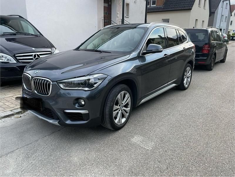 Grau Gebraucht 2018 BMW 118 Kleinwagen | 16.250 € - Bild 1/4