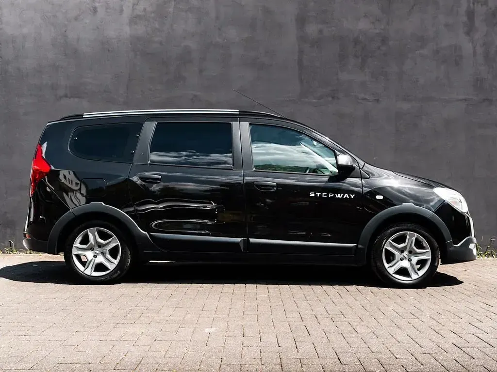 Gebraucht Dacia Lodgy Stepway 102 PS (75 kW) 2018 Schwarz Van / Kleinbus