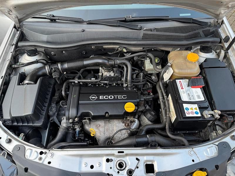 Gebraucht Opel Astra 105 PS (77 kW) 2004 Silber Kleinwagen