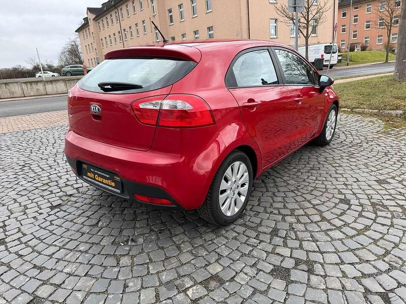 Gebraucht Kia Rio Edition 7 86 PS (63 kW) 2013 Rot Kleinwagen