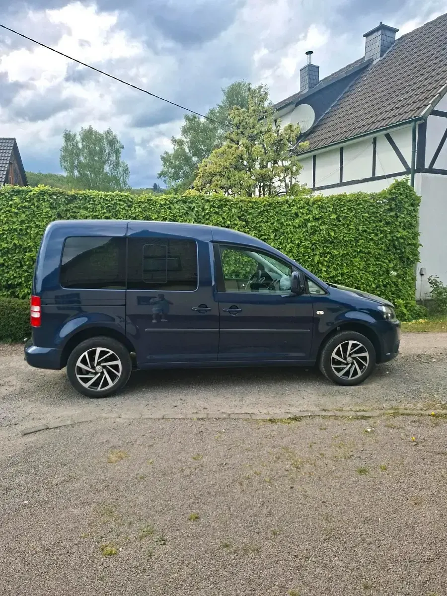 Gebraucht VW Caddy 105 PS (77 kW) 2012 Blau Van / Kleinbus