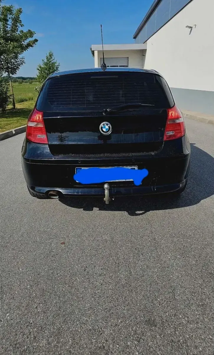 Gebraucht BMW 318 143 PS (105 kW) 2011 Schwarz Limousine