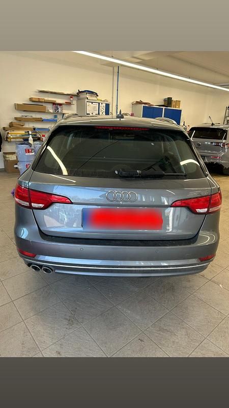 Gebraucht Audi A4 Sport 191 PS (140 kW) 2018 Grau Kombi