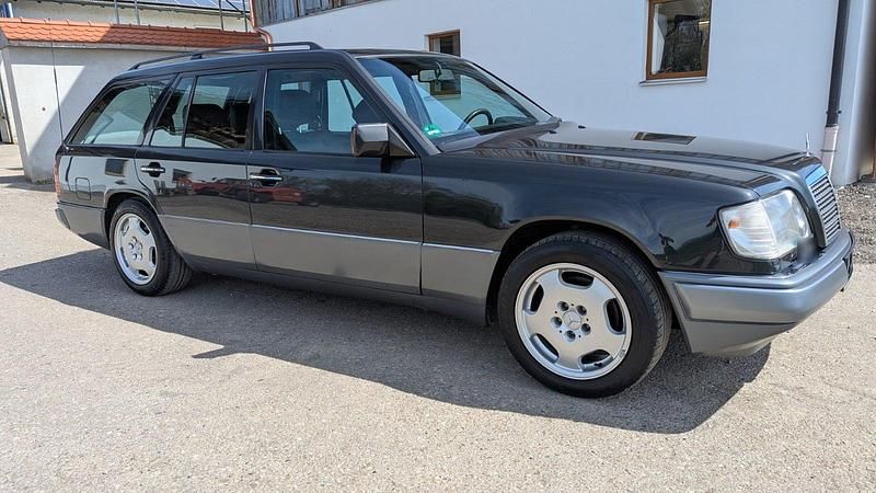 Gebraucht Mercedes E320 220 PS (161 kW) 1995 Schwarz Kombi
