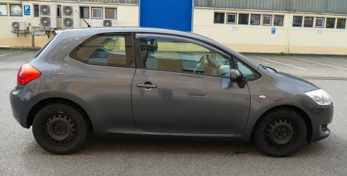 Gebraucht Toyota Auris 124 PS (91 kW) 2008 Silber Kleinwagen