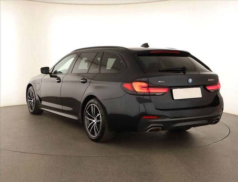 Gebraucht BMW 530e 292 PS (214 kW) 2023 Schwarz Limousine