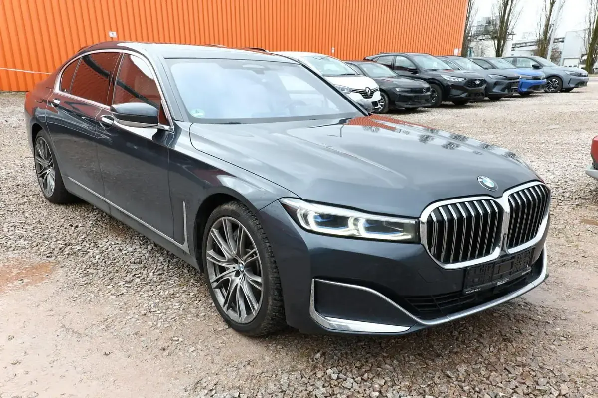 Gebraucht BMW 750L Executive 400 PS (294 kW) 2019 Arktikgrau brillanteffekt Limousine