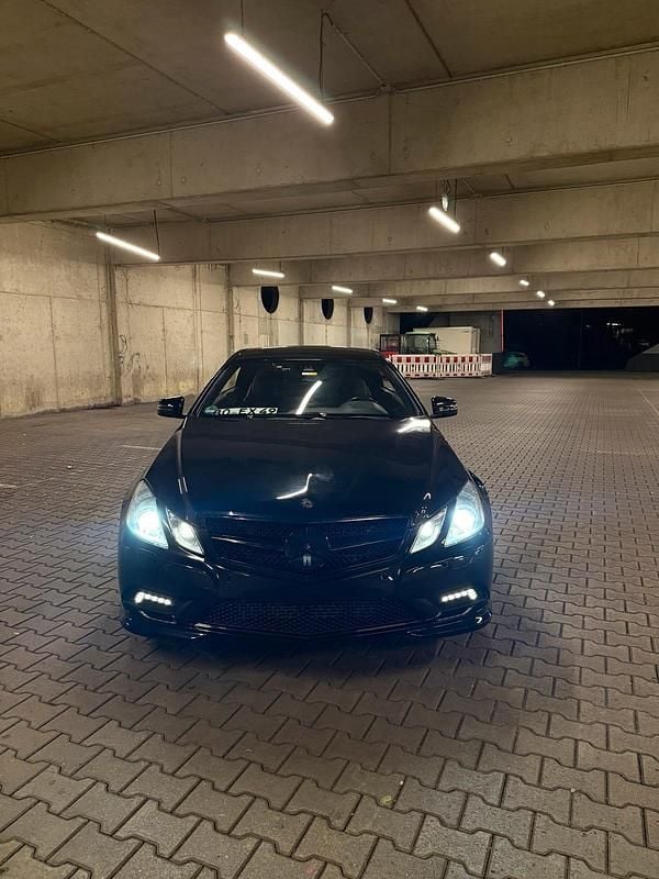 Gebraucht Mercedes E350 AMG 231 PS (169 kW) 2010 Schwarz Coupé