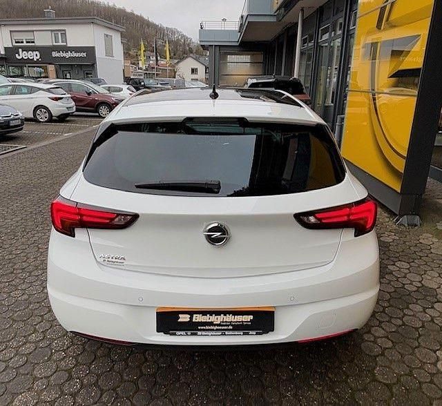 Używany Opel Astra Ultimate 145 KM (106 kW) 2021 Biały Sedan/Limuzyna