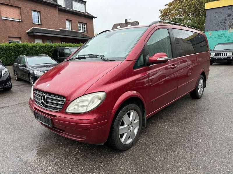 Rot Gebraucht 2009 Mercedes Viano Van / Kleinbus | 16.500 € (Teuer) - Bild 1/4