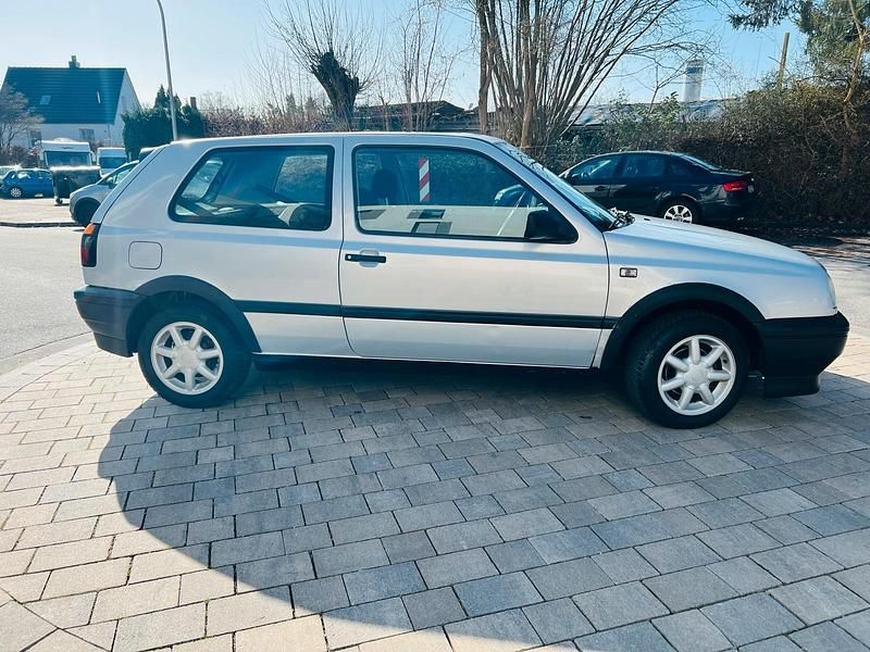 Gebraucht VW Golf III 90 PS (66 kW) 1994 Silber Kleinwagen