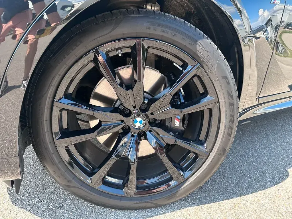 Gebraucht BMW X7 M Sport 352 PS (258 kW) 2025 Black sapphire metallic SUV