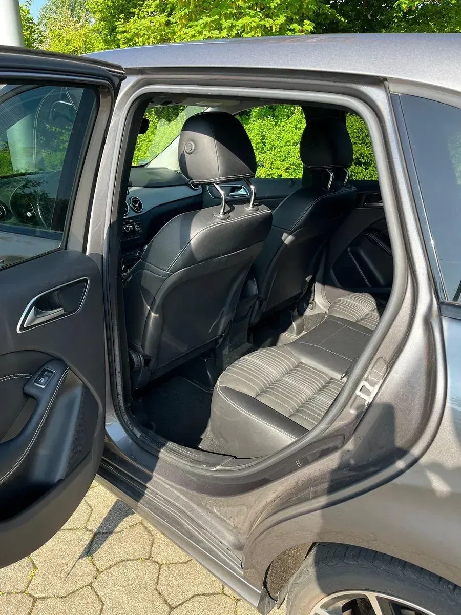 Gebraucht Mercedes B200 Night 156 PS (114 kW) 2014 Grau Kleinwagen