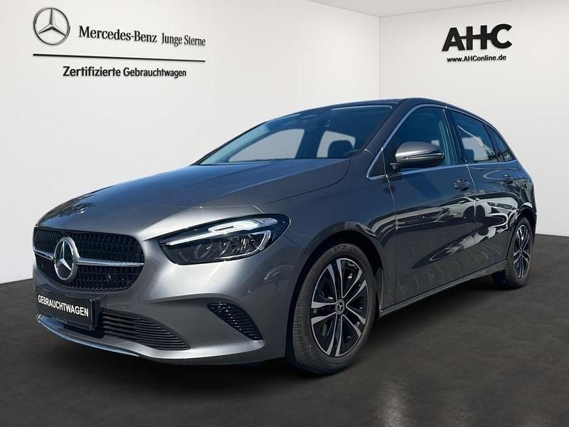 Metalliclack mountaingrau Gebraucht 2024 Mercedes B180 Progressive Van / Kleinbus | 33.490 € (Etwas zu teuer) - Bild 1/4