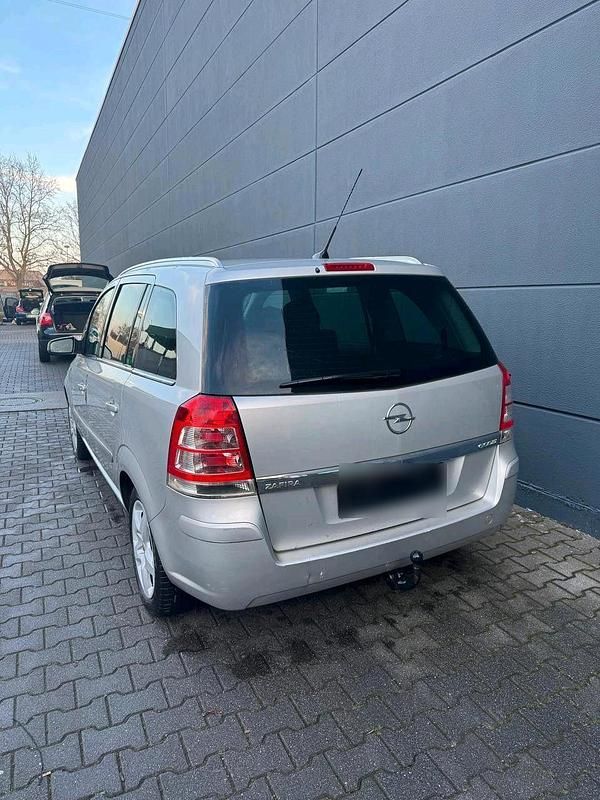 Gebraucht Opel Zafira 94 PS (69 kW) 2008 Silber Van / Kleinbus