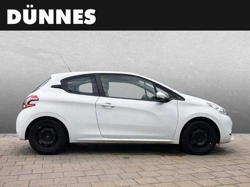 Gebraucht Peugeot 208 Active 82 PS (60 kW) 2012 Weiß Kleinwagen