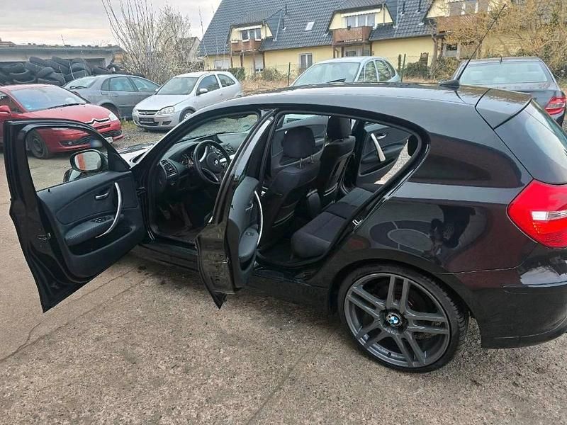 Second-hand BMW 116 122 CP (89 kW) 2011 Negru Hatchback