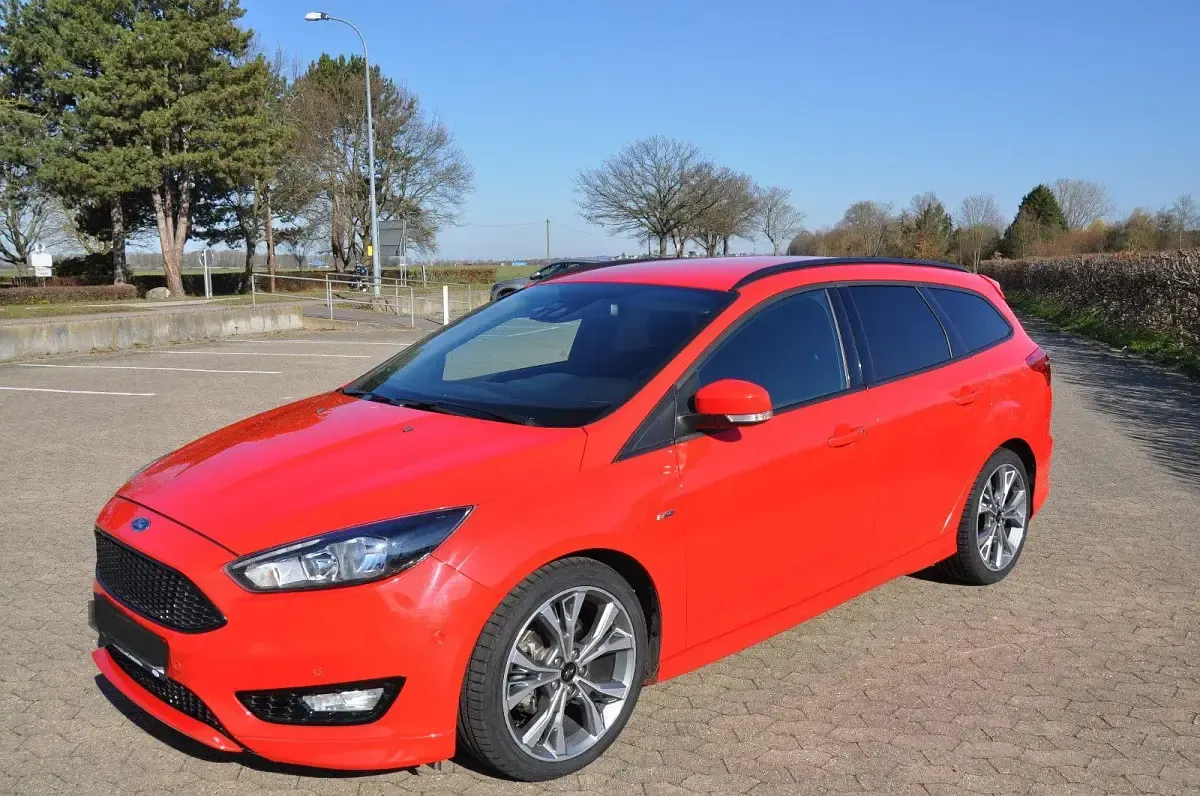 Gebraucht Ford Focus ST-Line 125 PS (91 kW) 2018 Rot Kombi