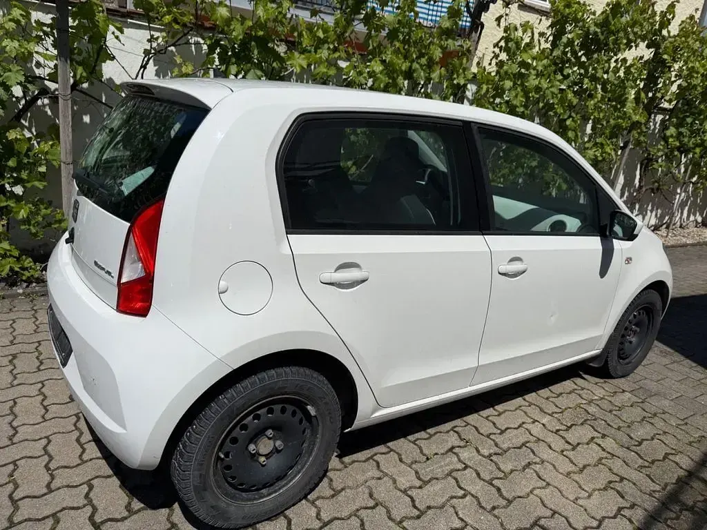 Używany Seat Mii Chic 68 KM (50 kW) 2018 Biały Hatchback